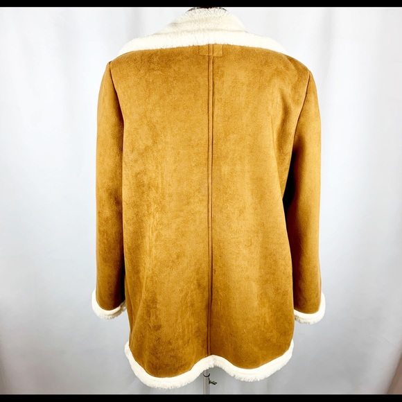 ❗️SOLD❗️ Forever 21 Suede & Faux Fur Jacket - Picture 4 of 8